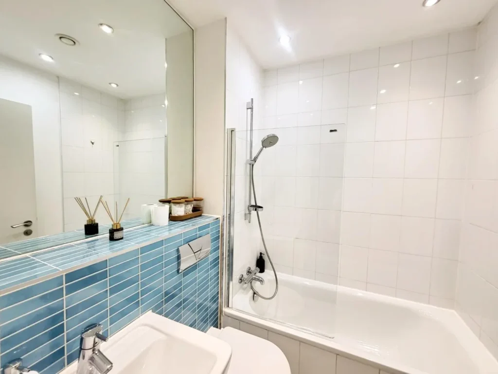 Birmingham Brindley House Bathroom - StayBnB managed property